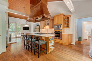 Kitchen/Breakfast Bar