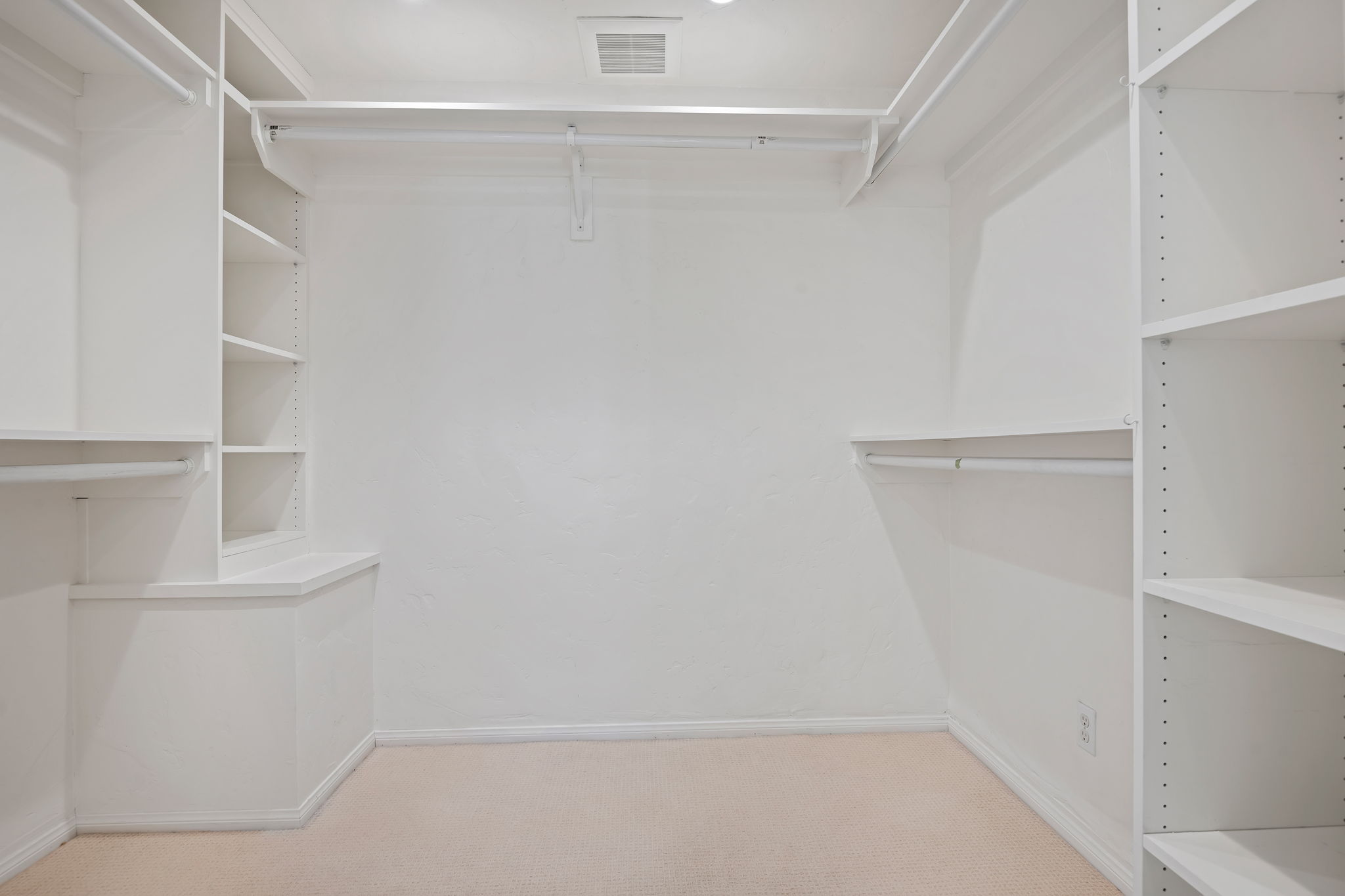32-Primary Closet