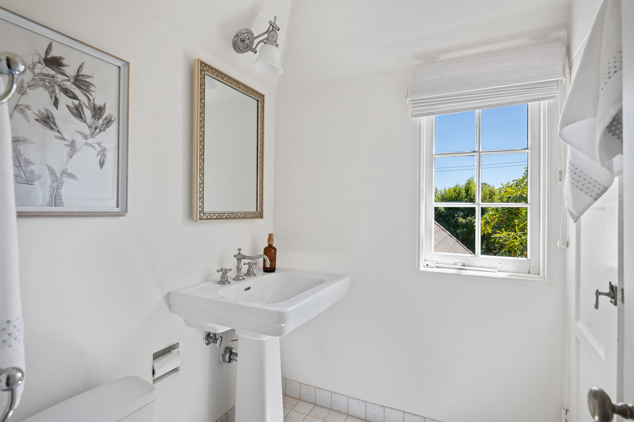 40-Bathroom 2