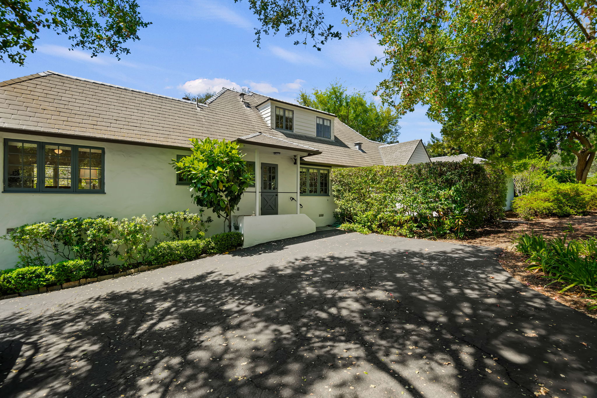 44-Driveway View
