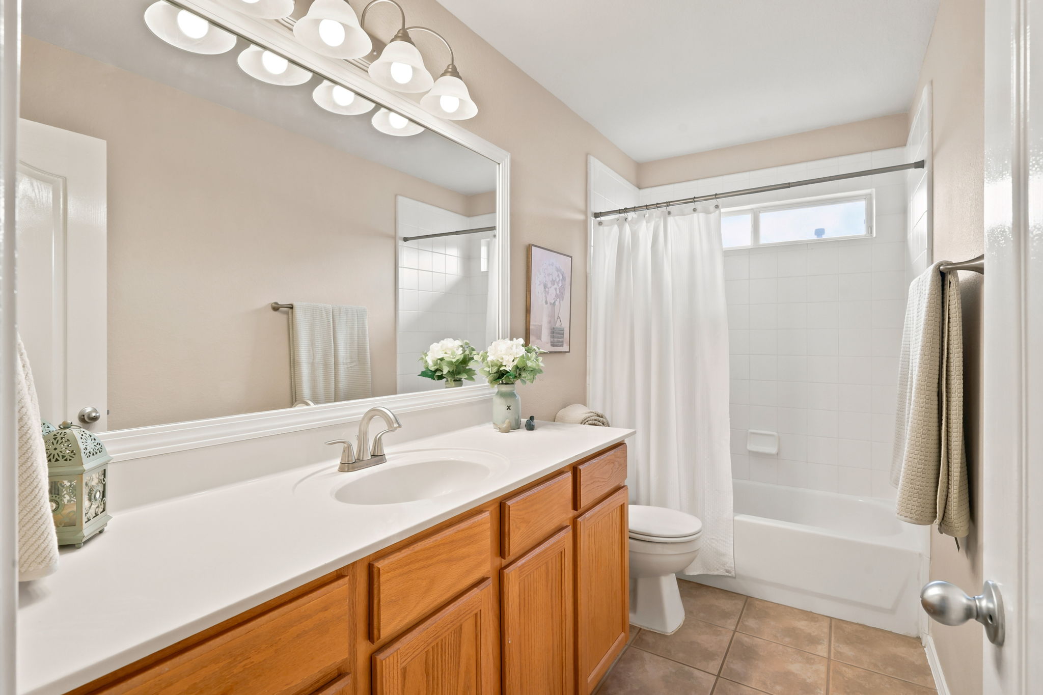 Hall Full Bathroom