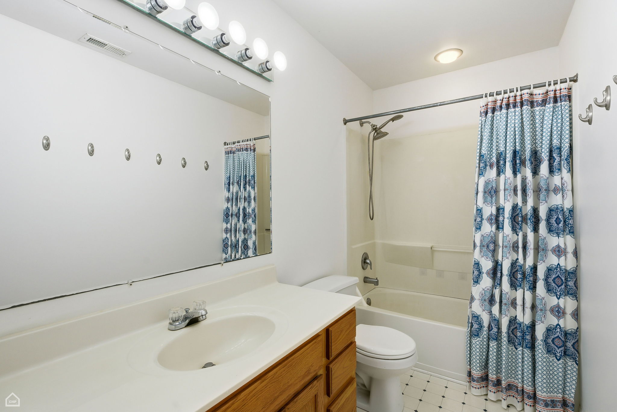 27071 N Ridge St - Melull_CHP2026_034