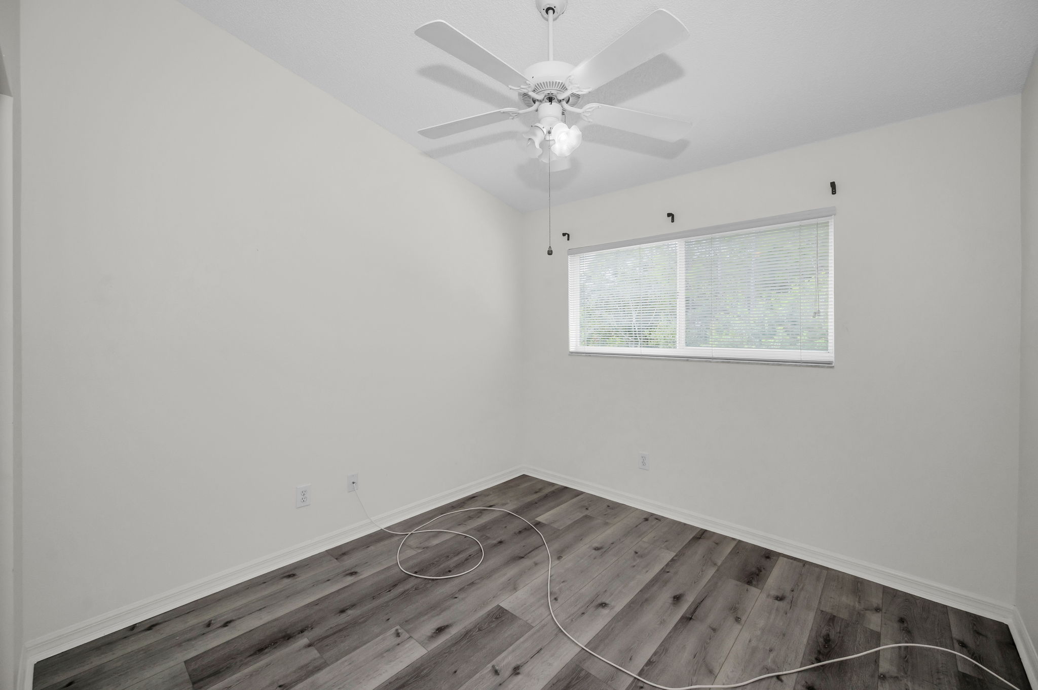 Upper Level Bedroom2a