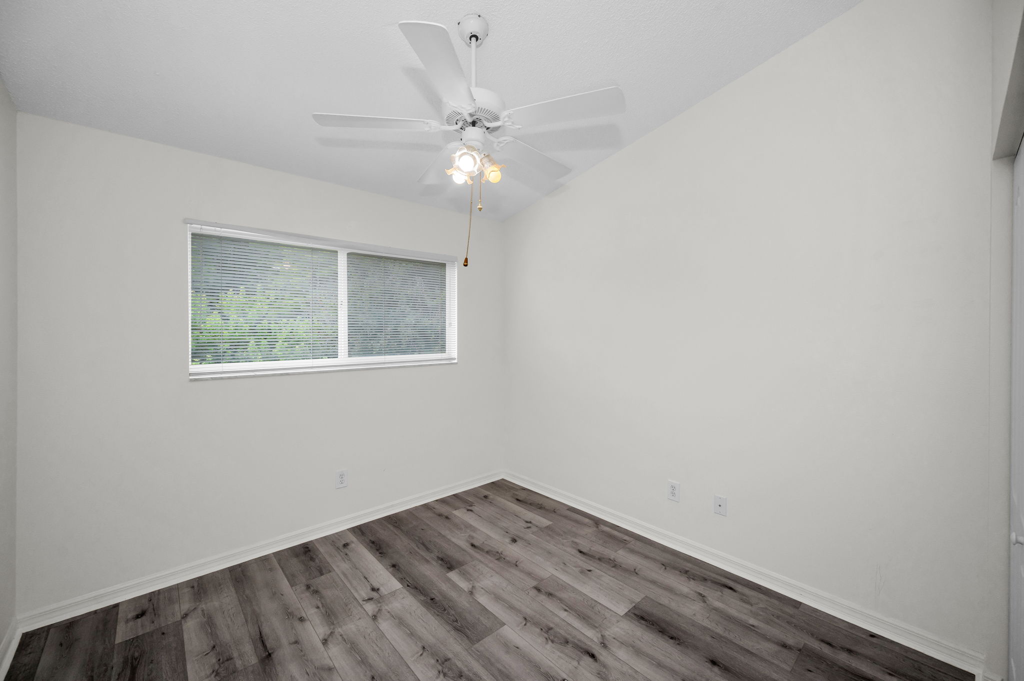 Upper Level Bedroom3a
