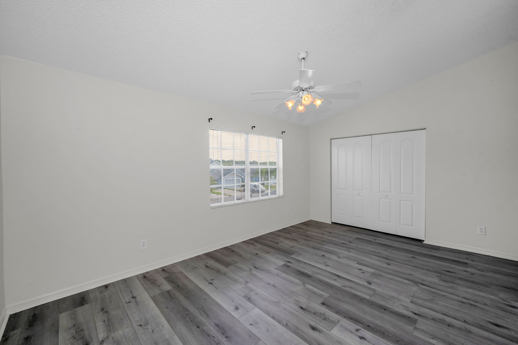Upper Level Primary Bedroom1b