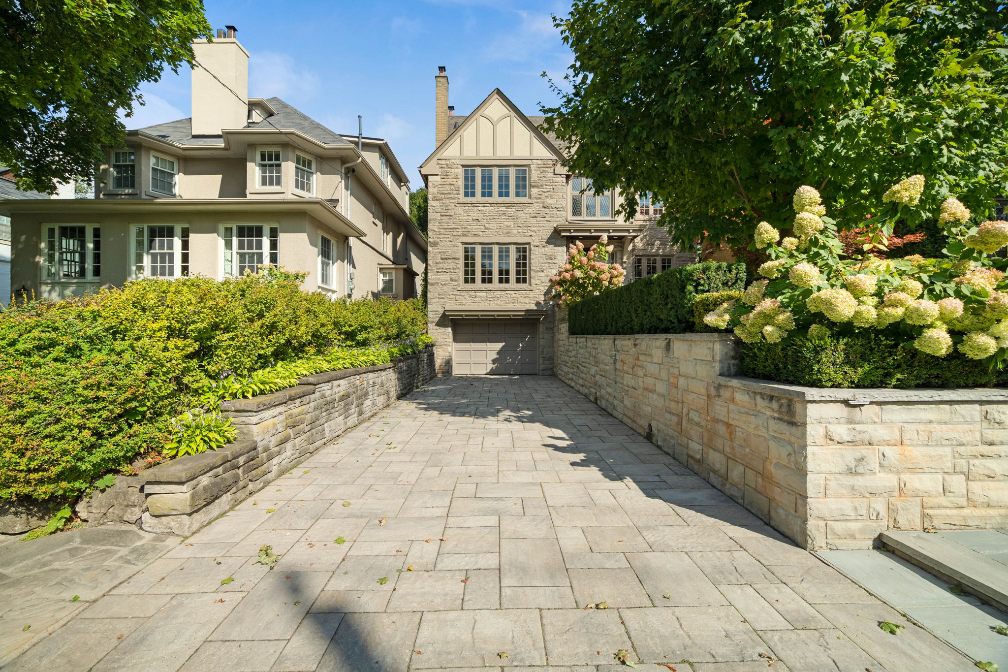 271 Inglewood Dr Toronto, ON M4T 1J2