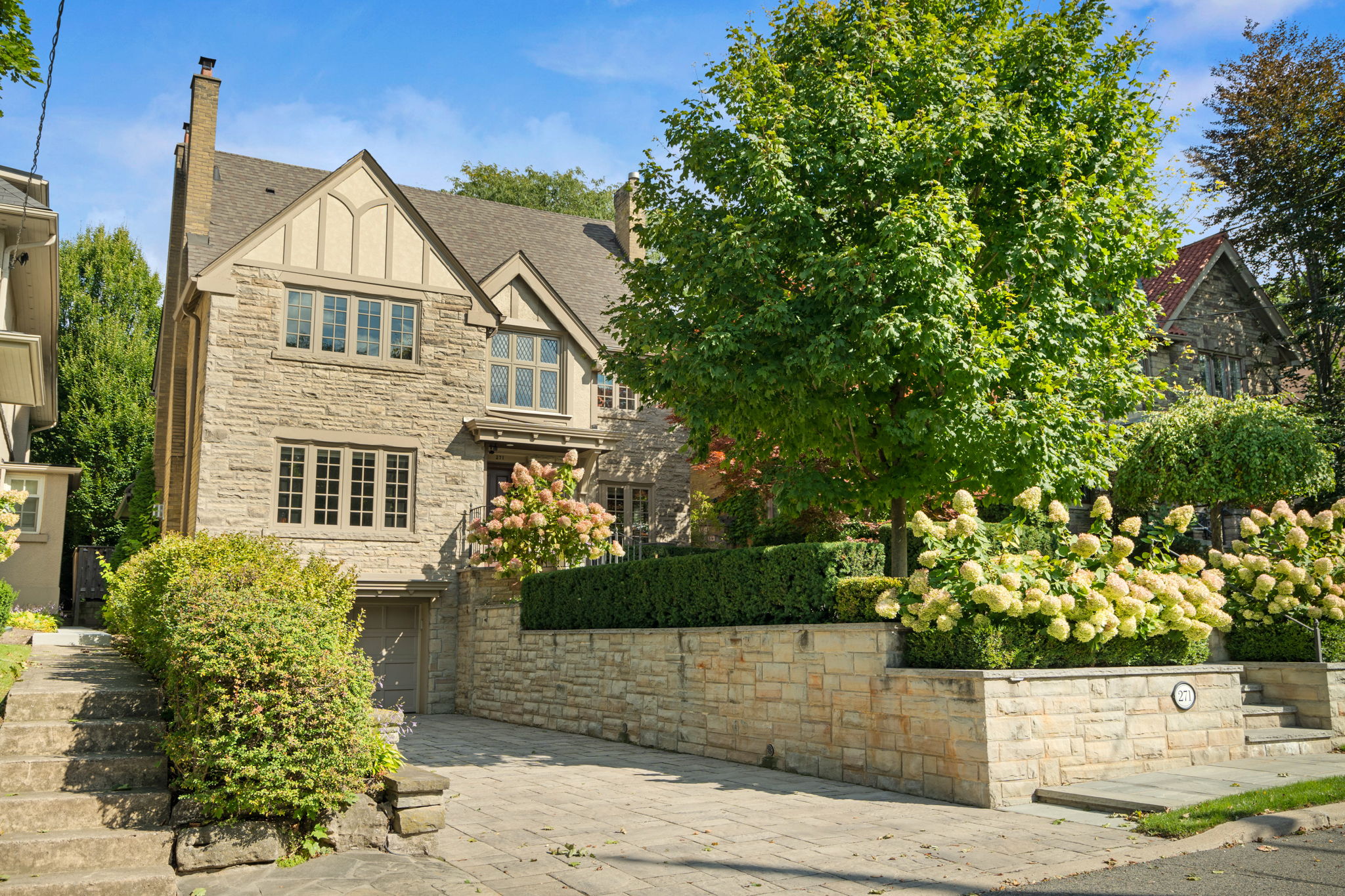 271 Inglewood Dr Toronto, ON M4T 1J2