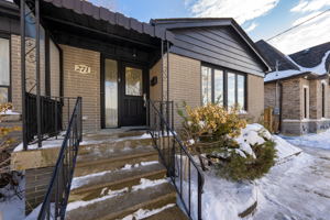 271 Waterloo Ave, North York, ON M3H 3Z6, Canada Photo 8