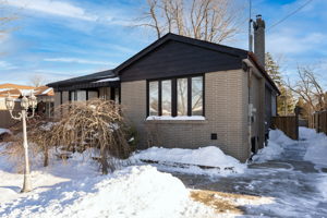271 Waterloo Ave, North York, ON M3H 3Z6, Canada Photo 6