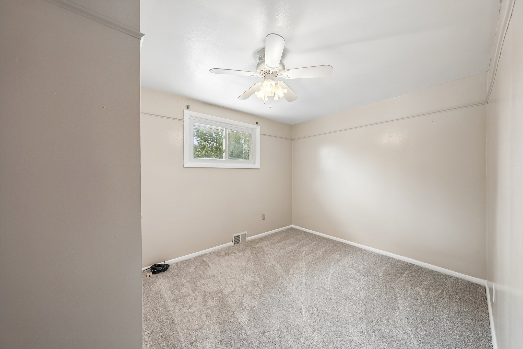 Center Dr-S2807-032.jpg