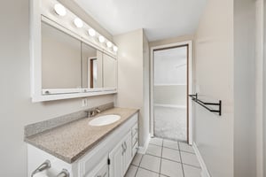 Center Dr-S2807-031.jpg