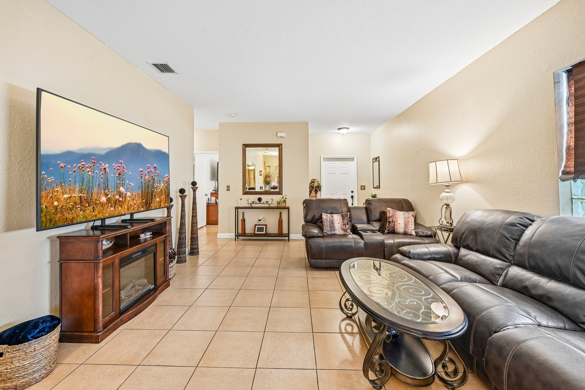 NE 4th St unit 101-S1710-004.jpg