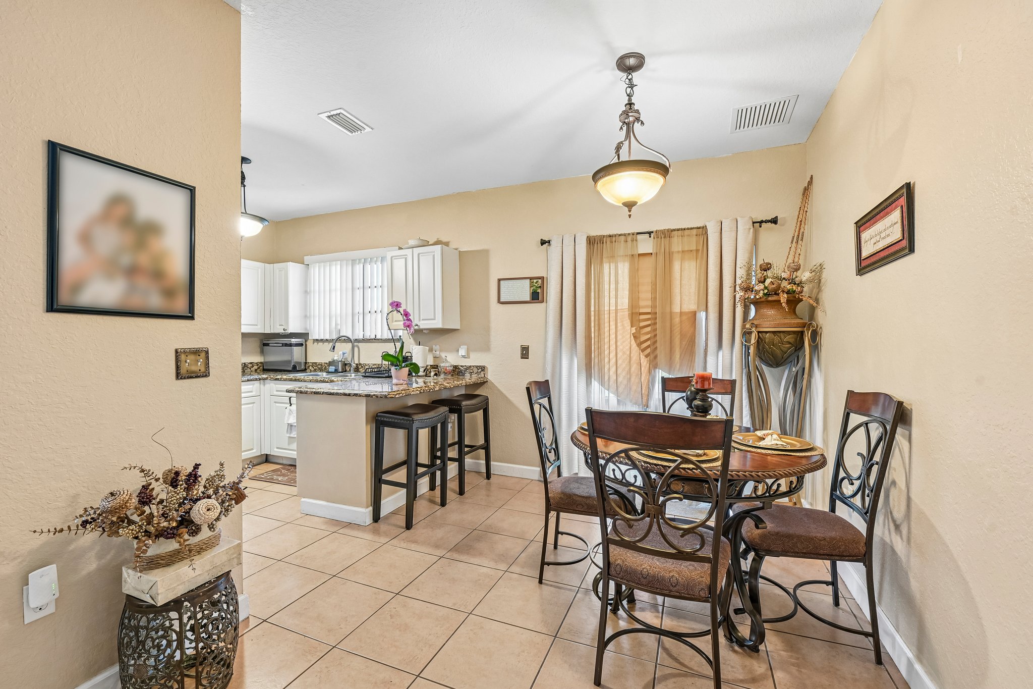 NE 4th St unit 101-S1710-006.jpg