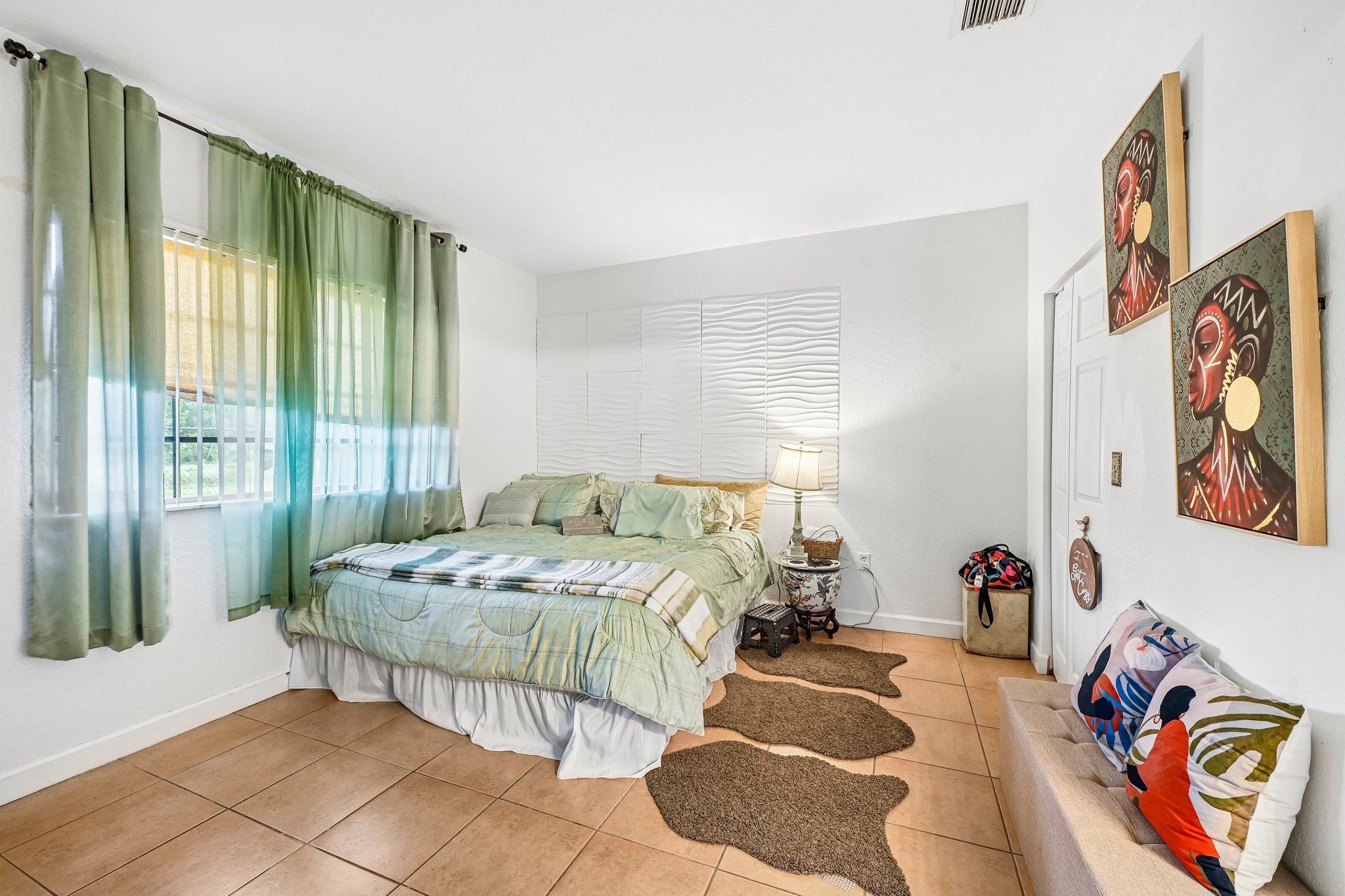 NE 4th St unit 101-S1710-011.jpg