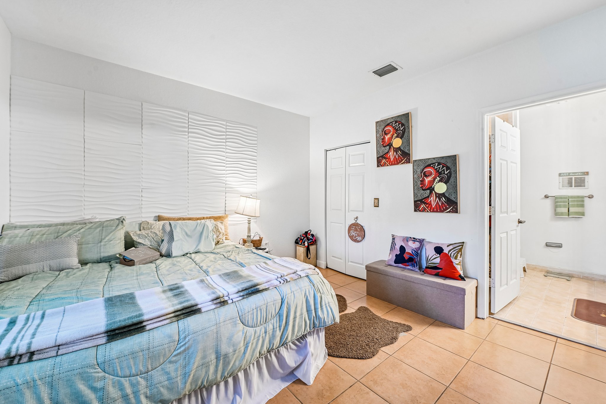 NE 4th St unit 101-S1710-012.jpg