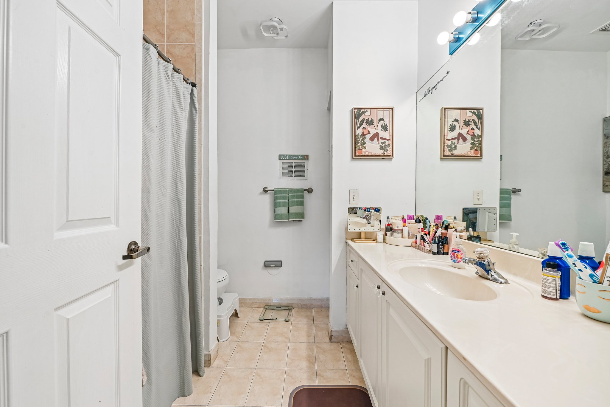 NE 4th St unit 101-S1710-015.jpg