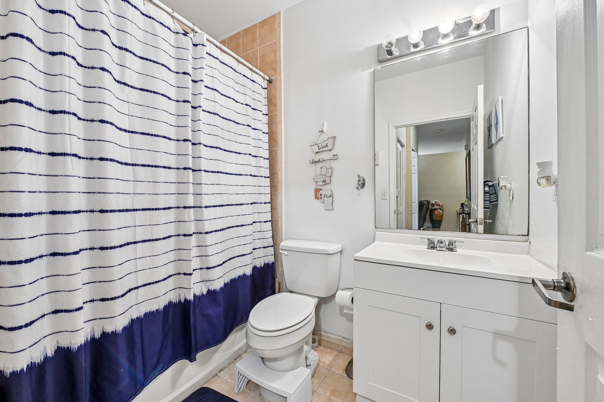 NE 4th St unit 101-S1710-018.jpg