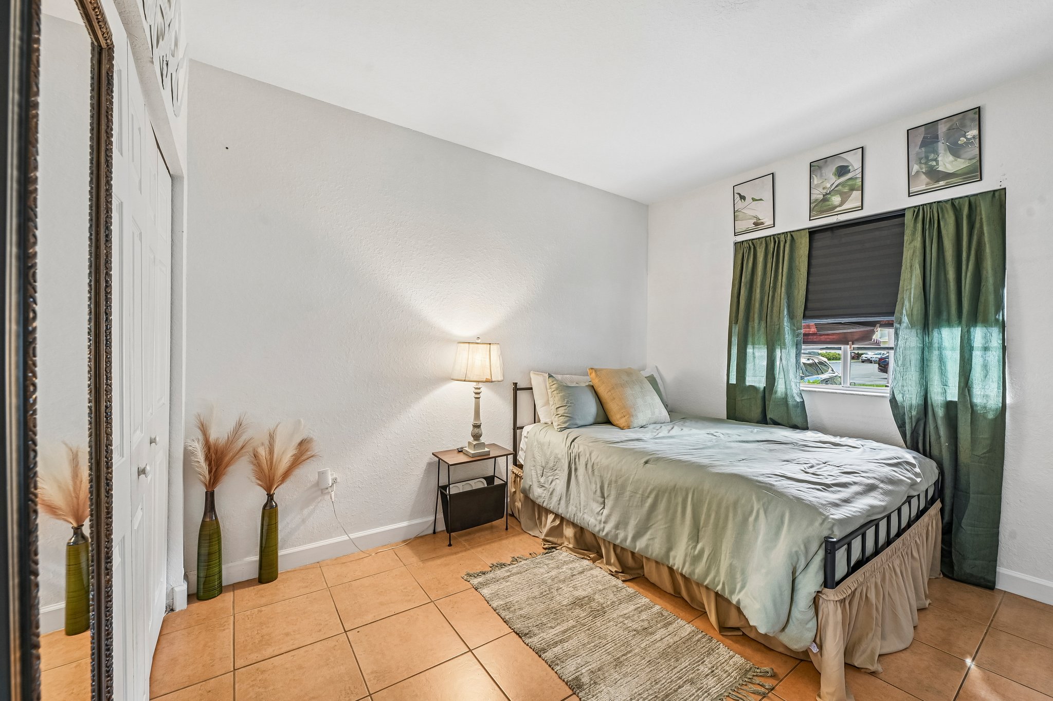 NE 4th St unit 101-S1710-019.jpg