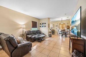NE 4th St unit 101-S1710-001.jpg