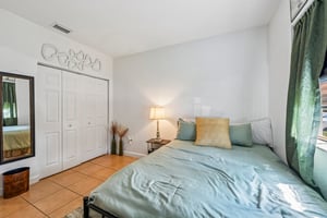 NE 4th St unit 101-S1710-021.jpg