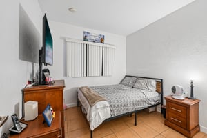 NE 4th St unit 101-S1710-022.jpg
