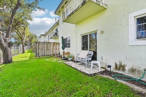 NE 4th St unit 101-S1710-024.jpg