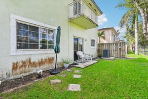 NE 4th St unit 101-S1710-025.jpg