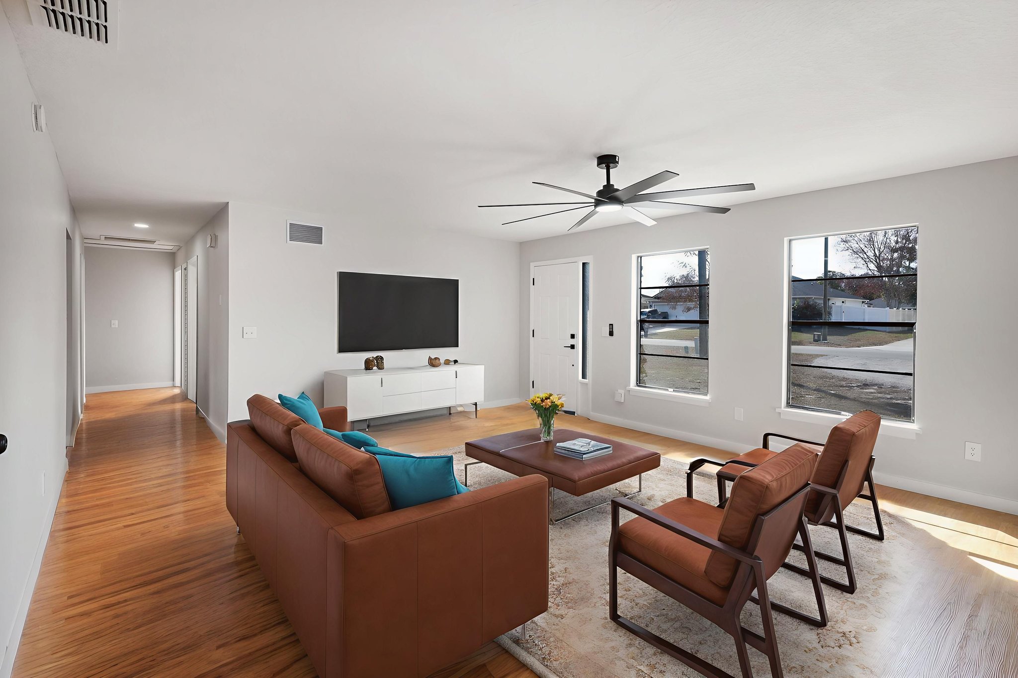 71e96d30-113c-42e9-a60c-3bf570eab3da_6Y8A8156 virtually staged.jpeg