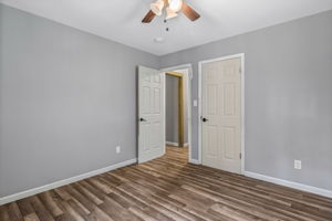  Photo 44