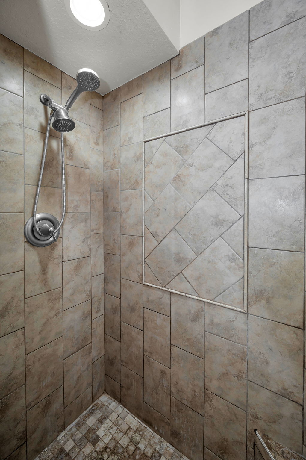 Primary Bathroom1b