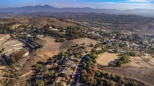 HOA has barn and arena