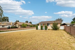 Lindy Ave-S3006-003.jpg