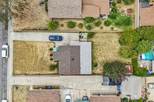 Lindy Ave-S3006-018.jpg
