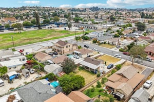 Lindy Ave-S3006-023.jpg