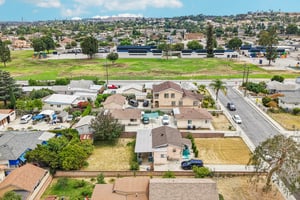 Lindy Ave-S3006-024.jpg