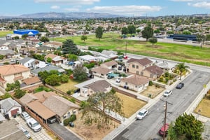 Lindy Ave-S3006-025.jpg