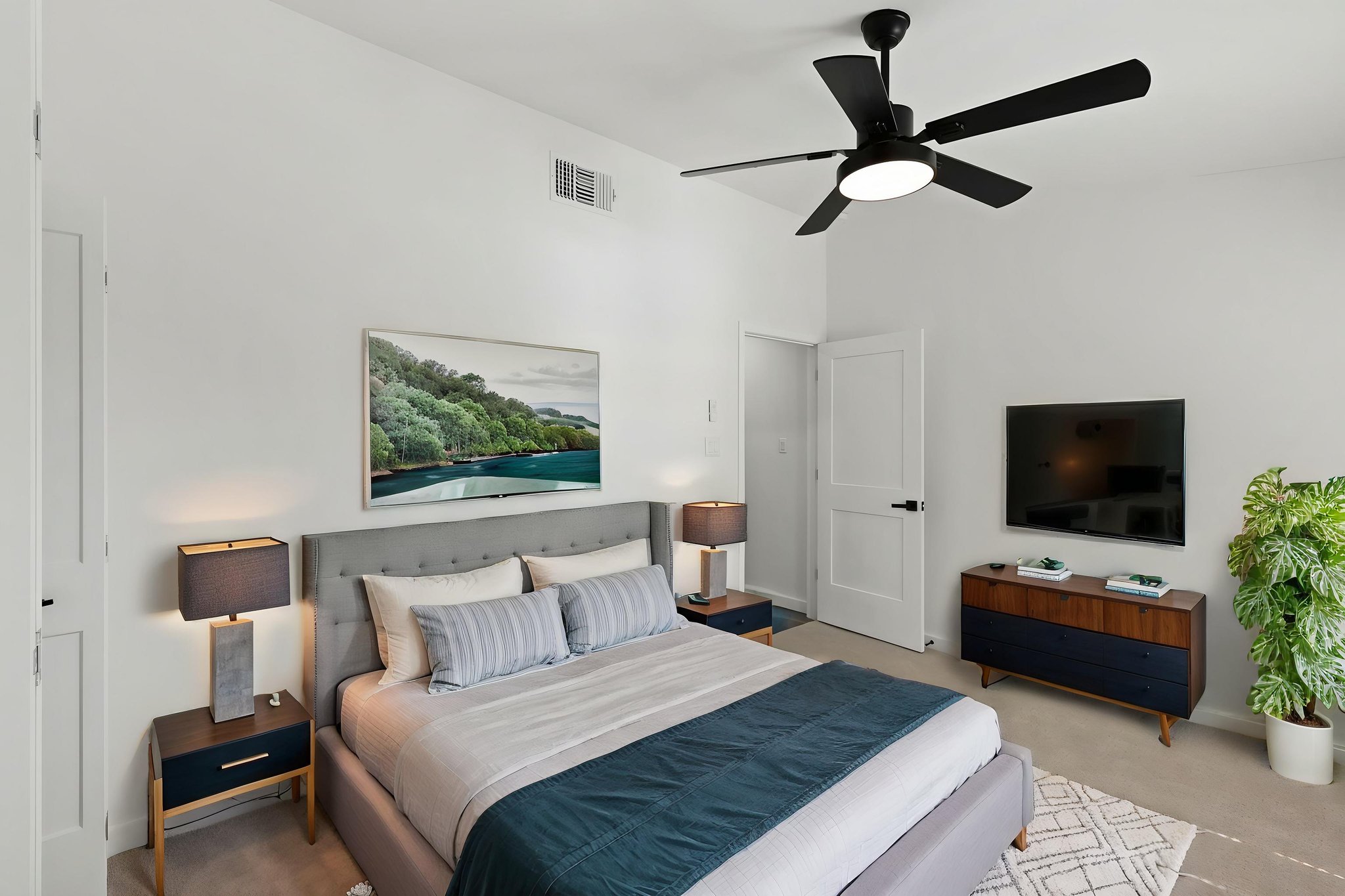 IMG_0663 (1) virtually staged.jpeg