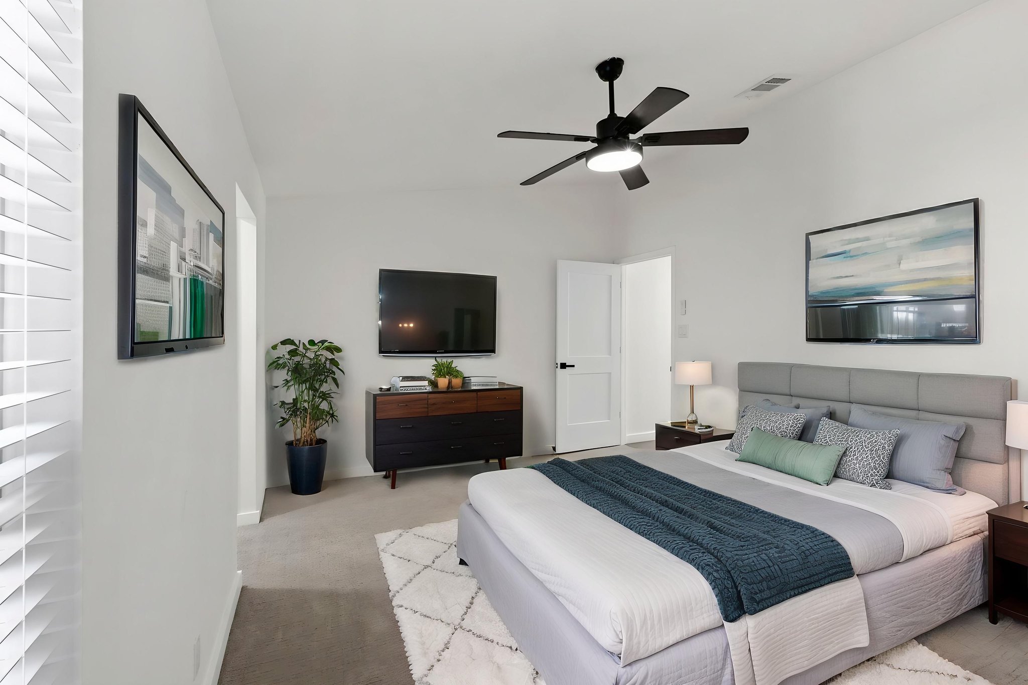 IMG_0608 (1) virtually staged.jpeg