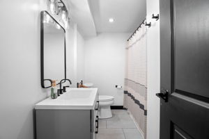  Photo 32
