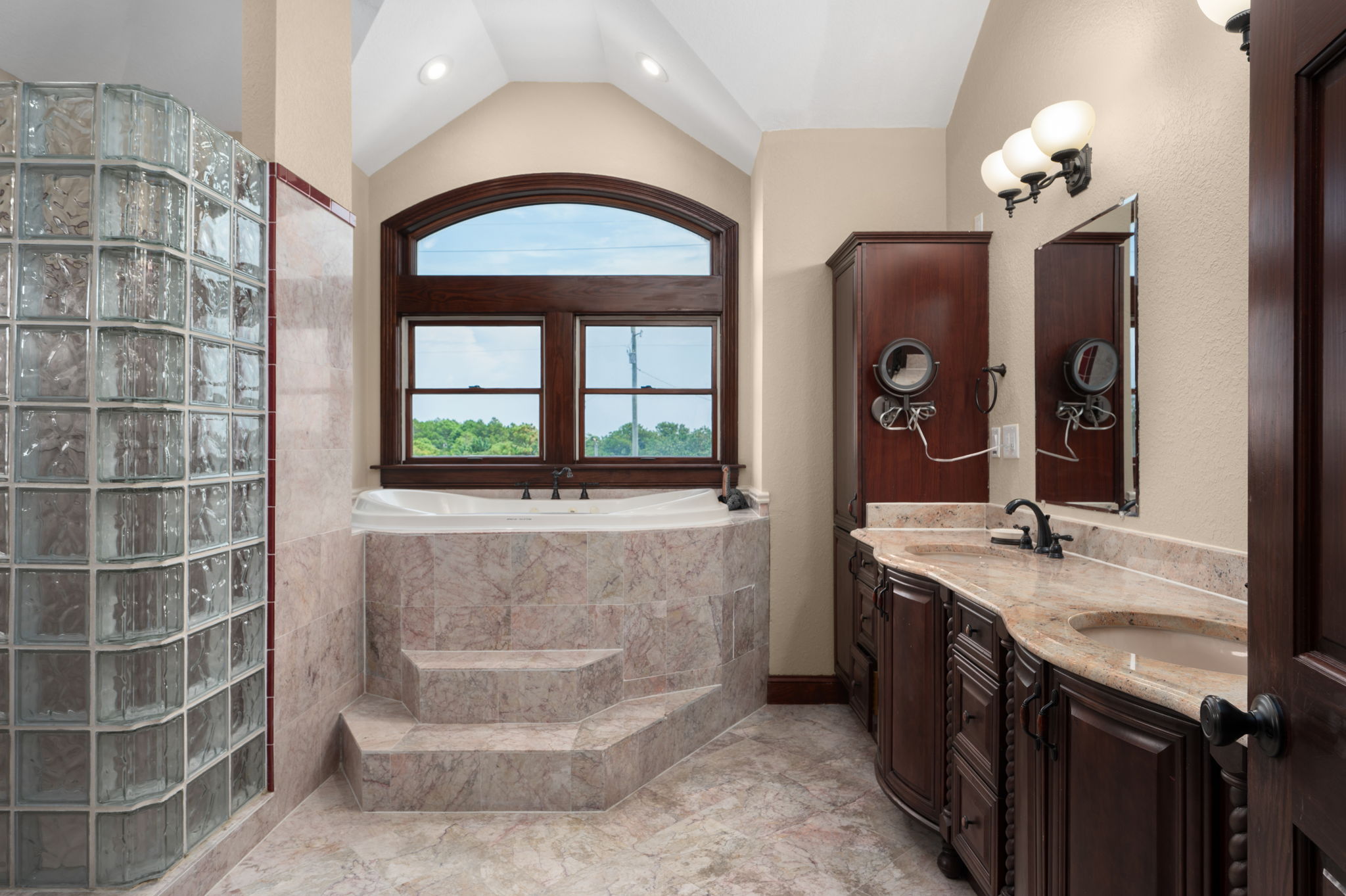 27197-Jackson-Rd-TL-BR6-Private-Bath