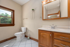 27197-Jackson-Rd-BL-BR1-Private-Bath
