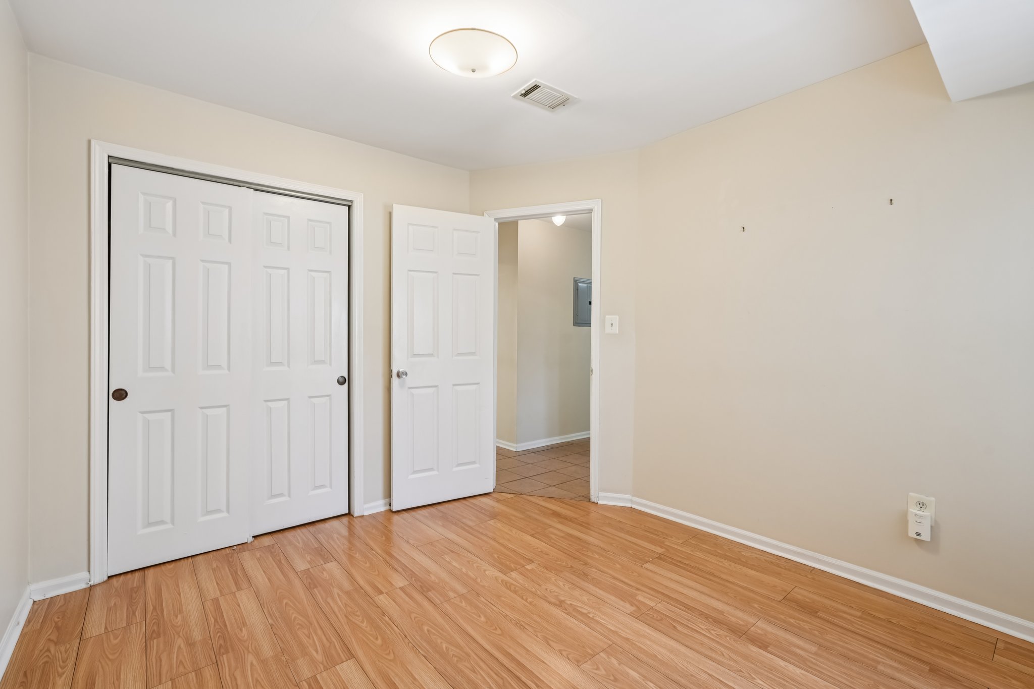 272-276 Walnut St 21G-S2607-026.jpg