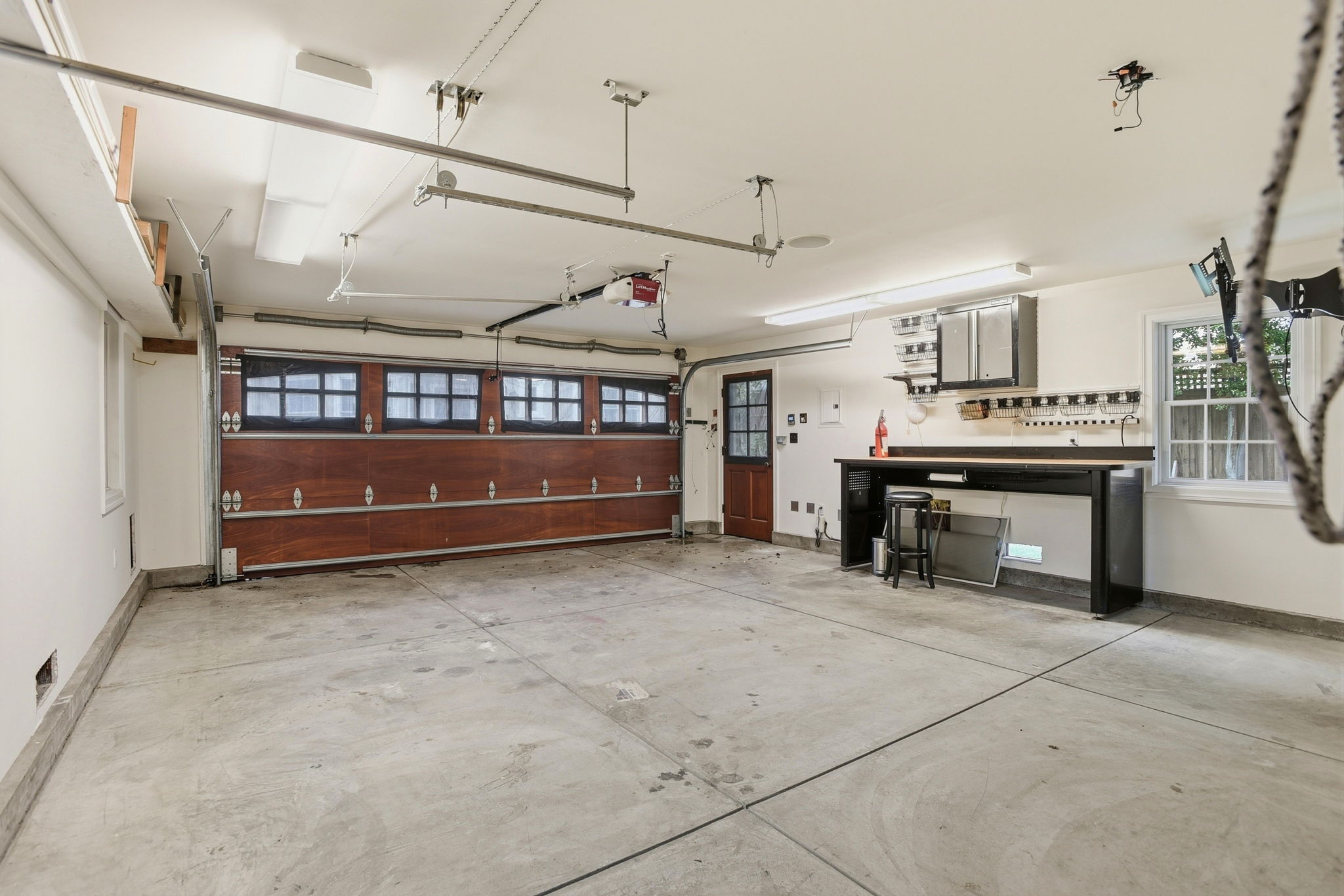 054_F8_272 Grand St