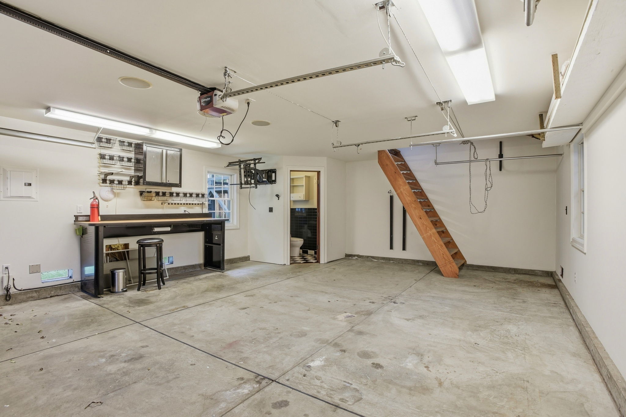 055_F8_272 Grand St