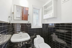 052_F8_272 Grand St