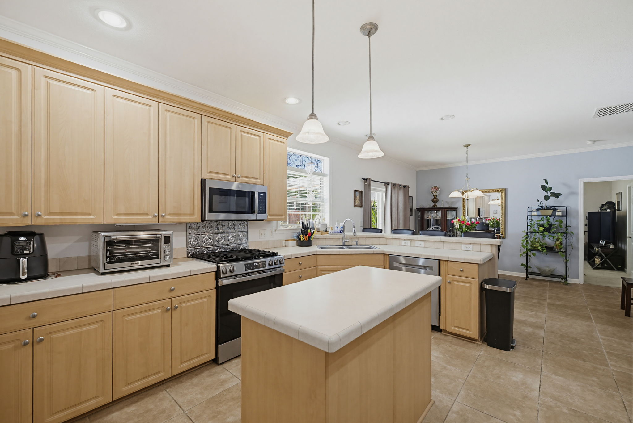272 Victoria Cir-9
