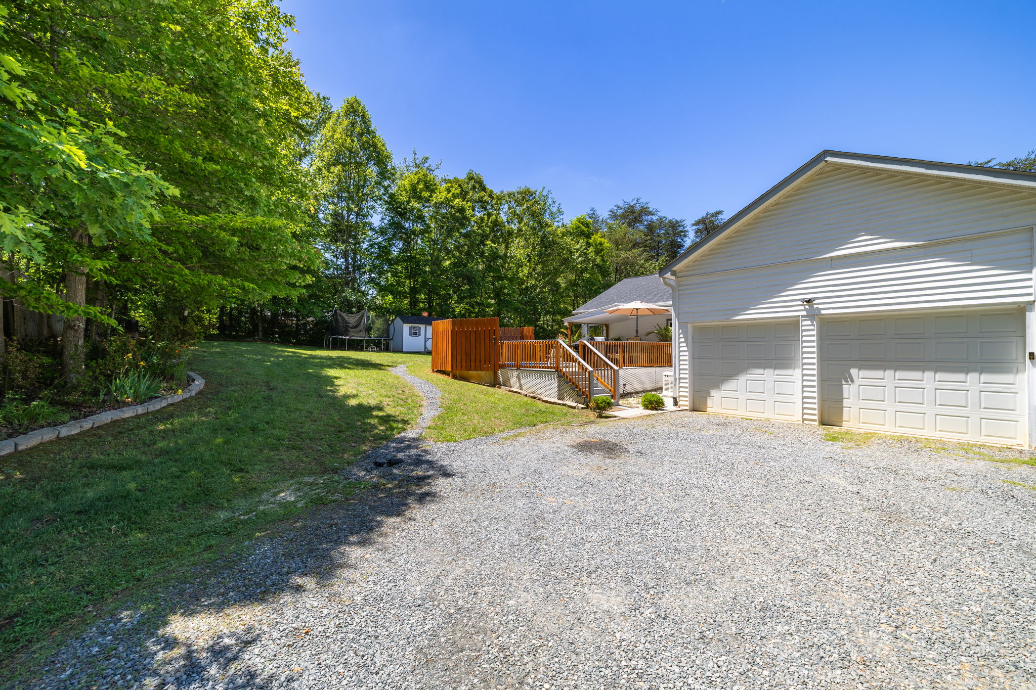 272 Victoria Cir-28