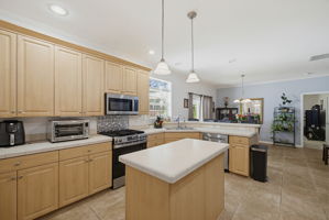 272 Victoria Cir-9