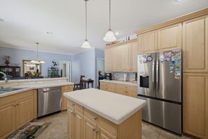 272 Victoria Cir-12