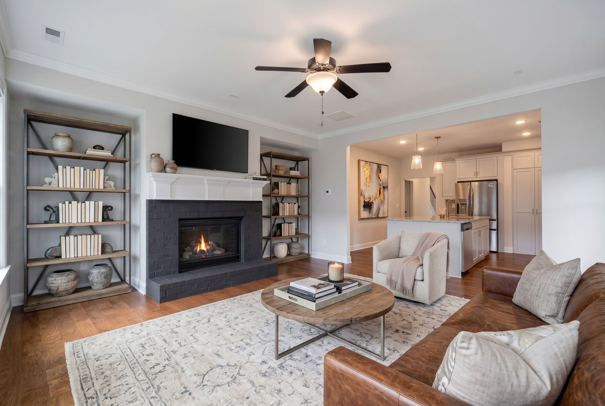 Livingroom w/ Gas Fireplace